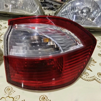 Lampes arrière LED en plastique pour BYD S6 Solutions d'éclairage extérieur et intérieur en rouge et blanc