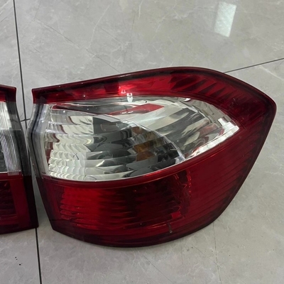 Lampes arrière LED en plastique pour BYD S6 Solutions d'éclairage extérieur et intérieur en rouge et blanc