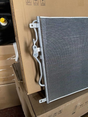 8105100XKQ00A Condensateur de climatisation de voiture pour le système HAVAL F7 de la Grande Muraille