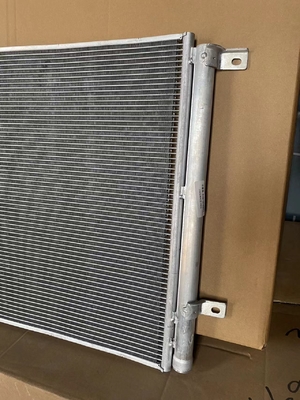 8105100XKQ00A Condensateur de climatisation de voiture pour le système HAVAL F7 de la Grande Muraille